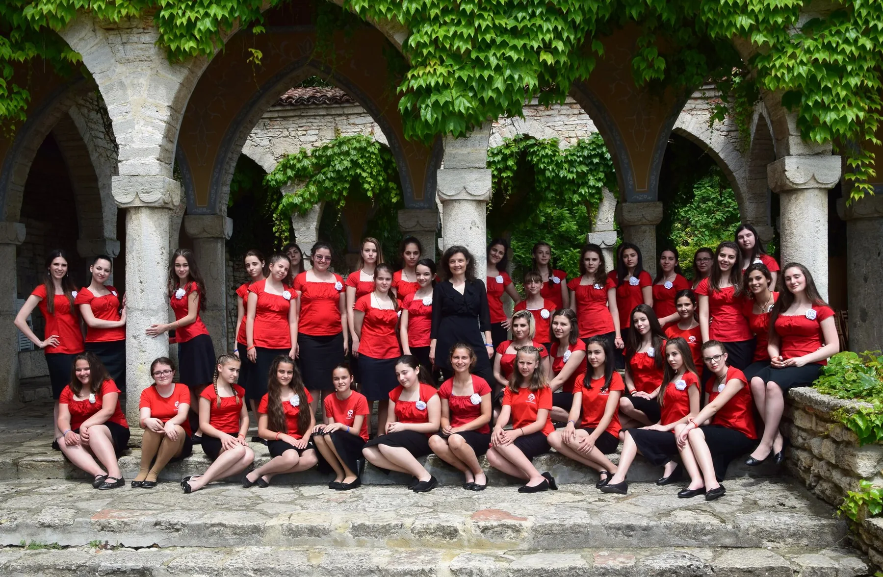 Chorale d enfants en tenue rouge Chorale d enfants en tenue rouge