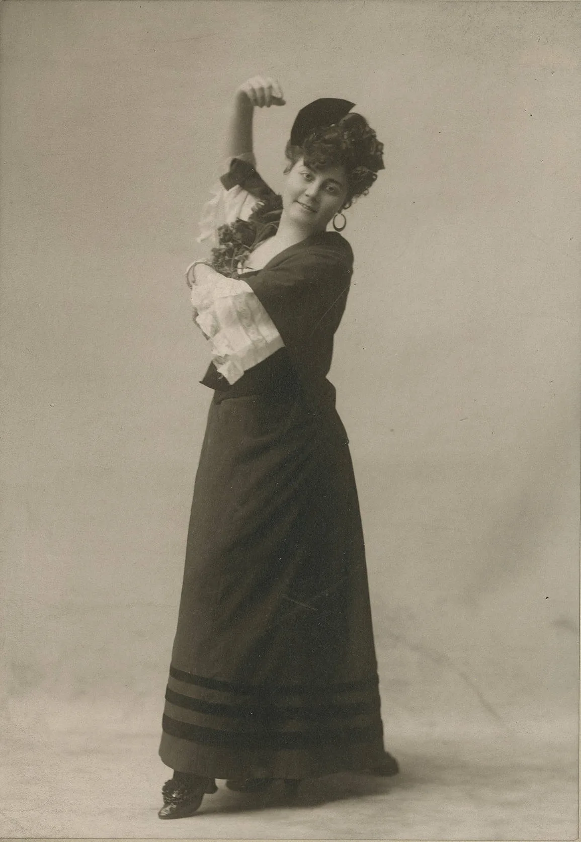 Chanteuse lyrique en costume ancien