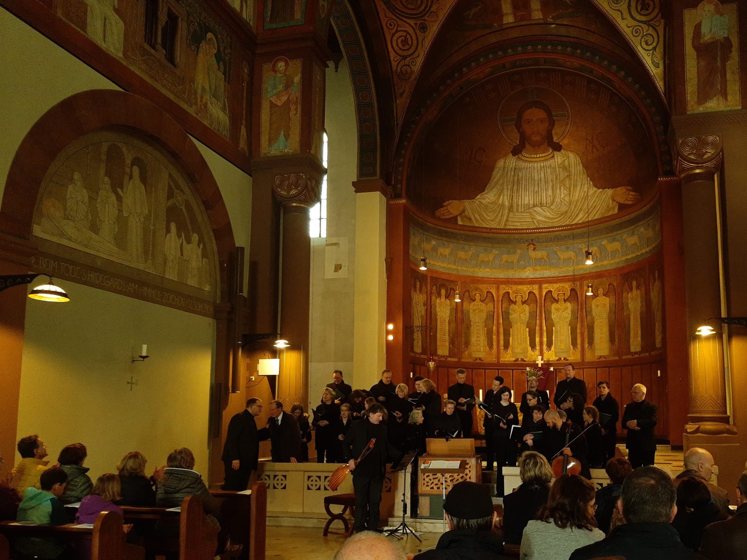 Ensemble vocal en concert pour représenter la chorale
