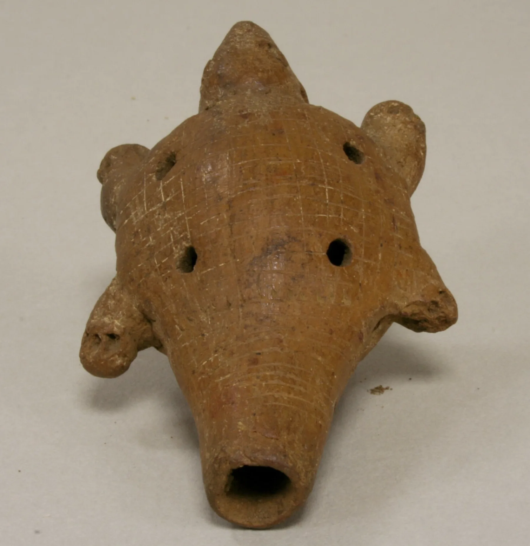Ocarina en ceramique sur table Ocarina en ceramique sur table