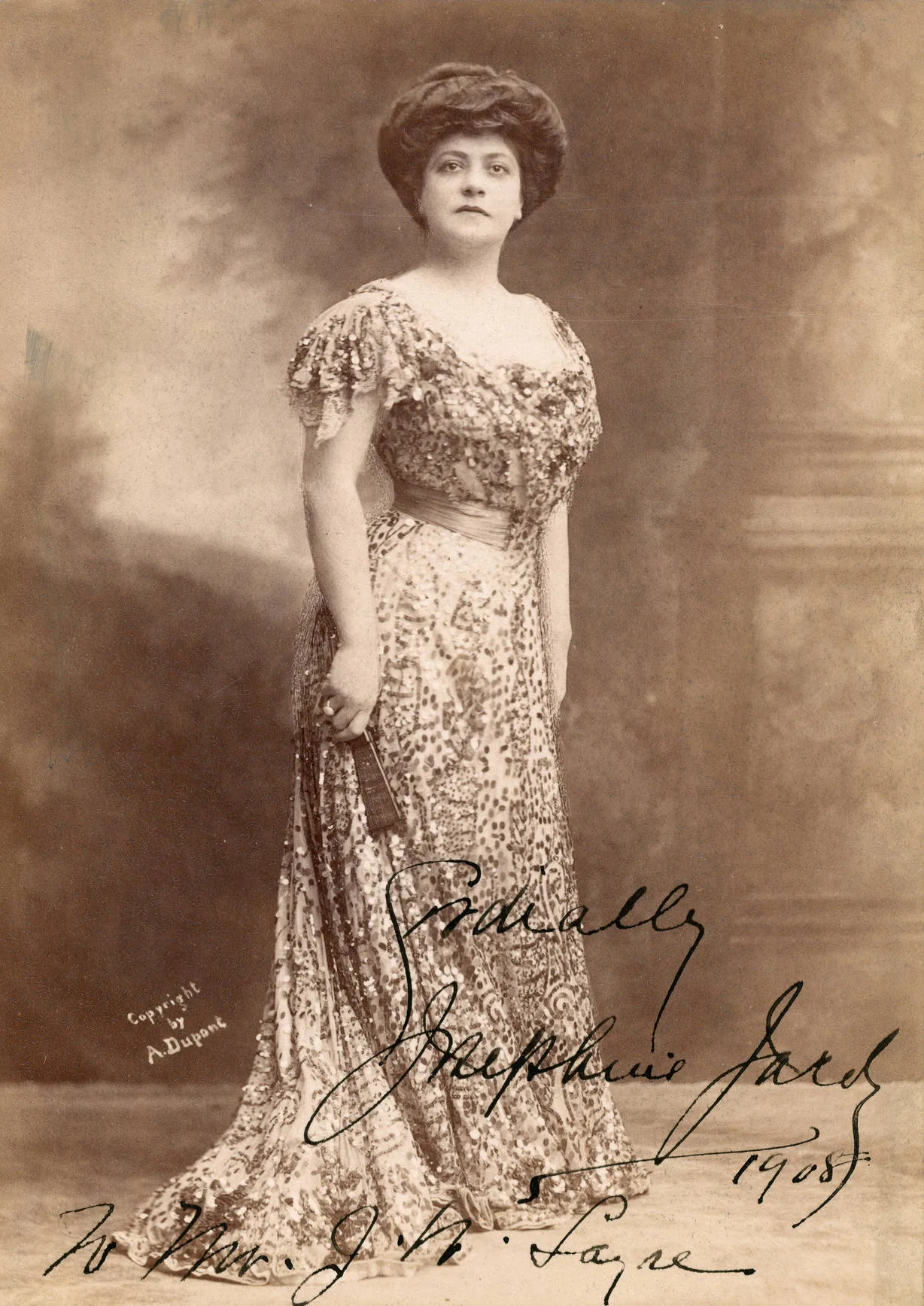 Portrait ancien de chanteuse française